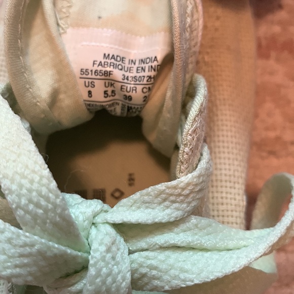 Converse - Picture 7 of 8